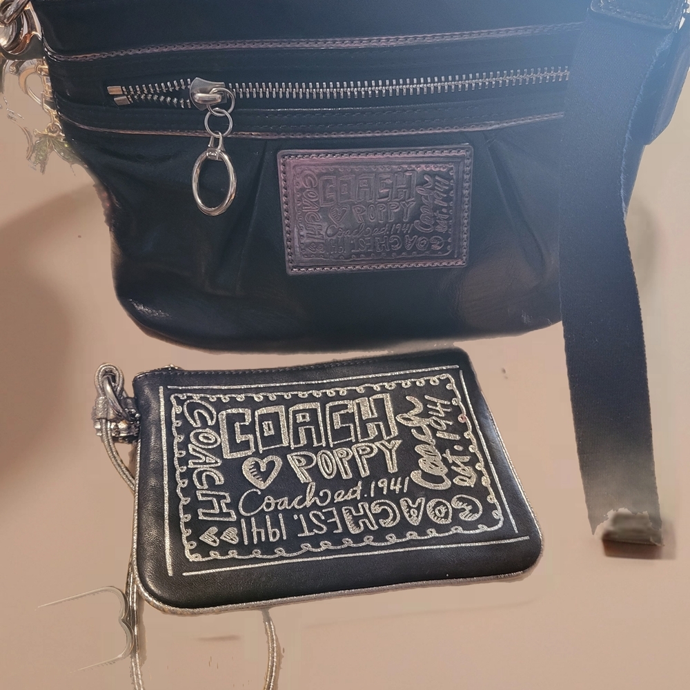 Coach Poppy 1941 Black Leather Patent Leather. Matching Wristlet. - Picture 4 of 6